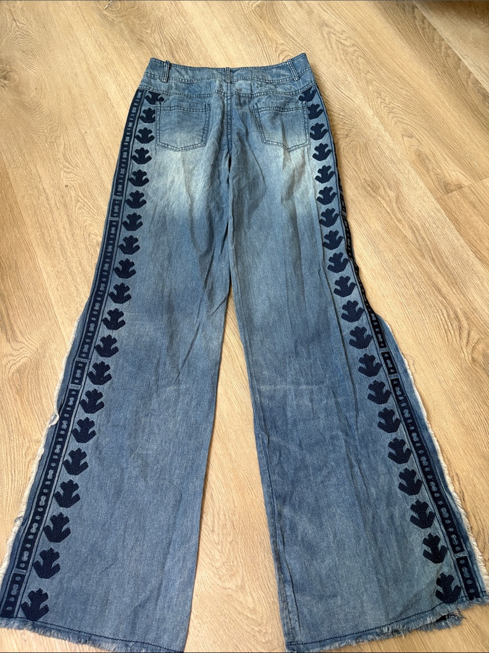 NWT Keer Qiaowa Embroidered Wide Leg Jeans Boho Light Wash Size Small festival - Picture 6 of 7
